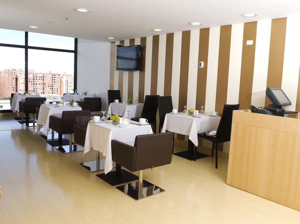 Hotel Wyndham Bogotá Exterior foto Restaurant
