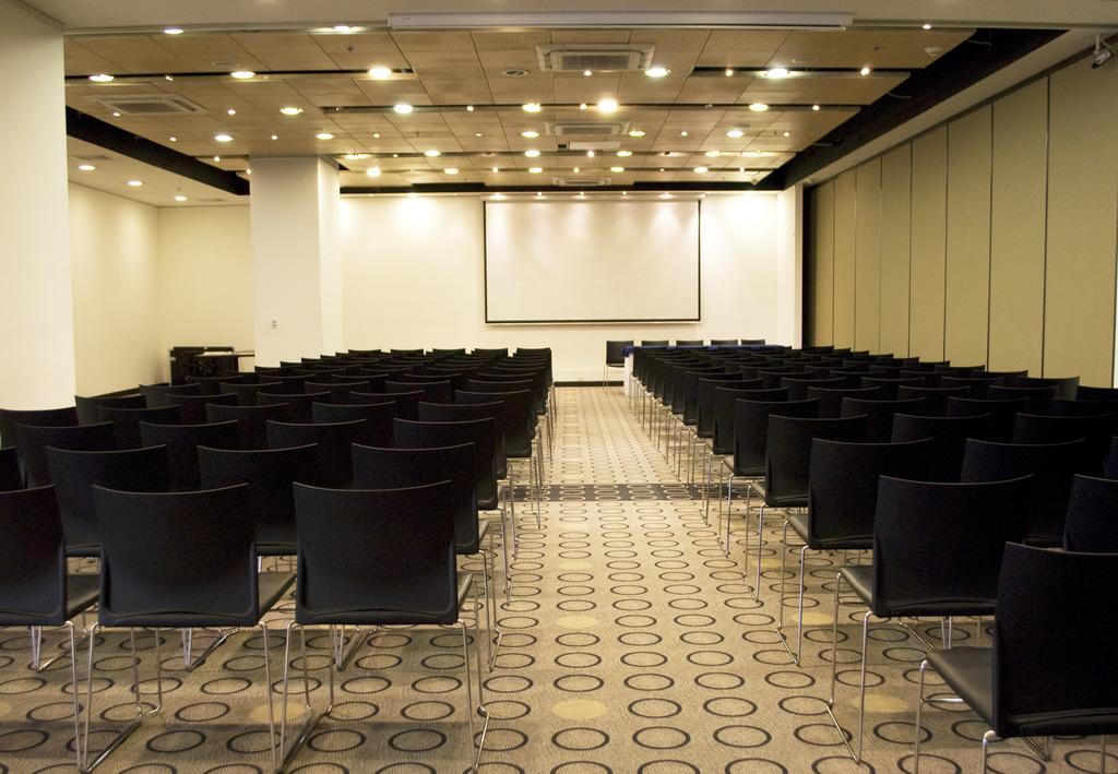 Hotel Wyndham Bogotá Exterior foto A typical conference room