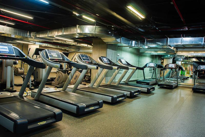 Hotel Wyndham Bogotá Exterior foto A row of treadmills