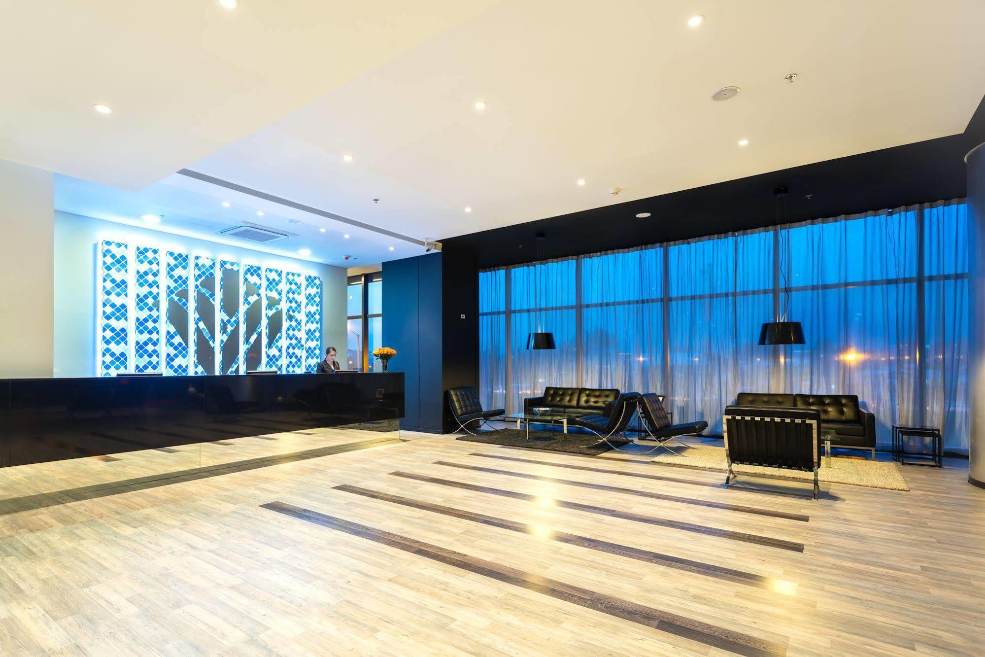 Hotel Wyndham Bogotá Exterior foto Lobby