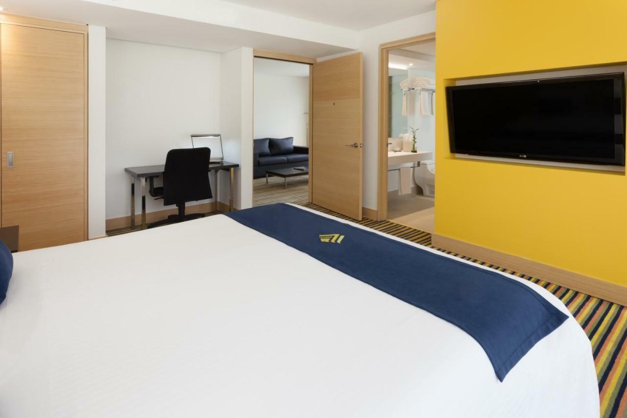 Hotel Wyndham Bogotá Exterior foto A room at the hotel