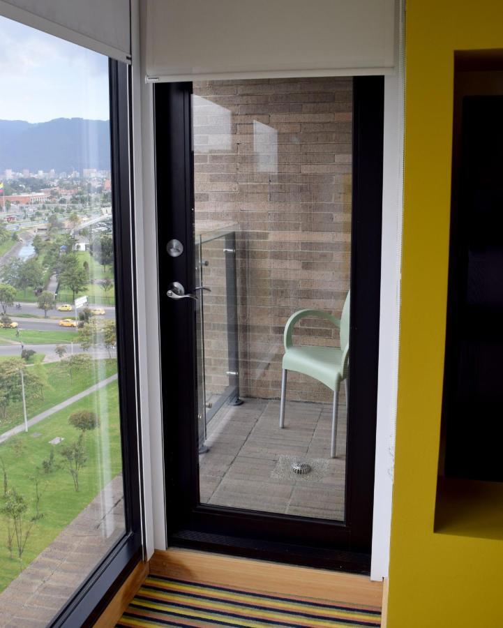 Hotel Wyndham Bogotá Exterior foto A balcony in Bogotá, Colombia